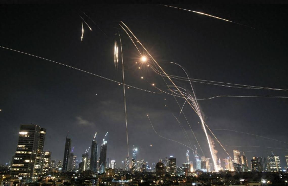 如果美国和以色列再次对伊朗发动袭击，估计第一波打击后伊朗可能连发射架都剩不几个了