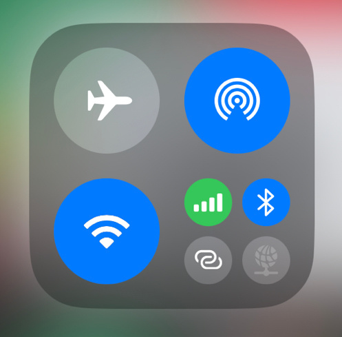 如果iOS18控制中心这个模块也能自定义或者把隔空投送的按钮改成个人热点的话就更