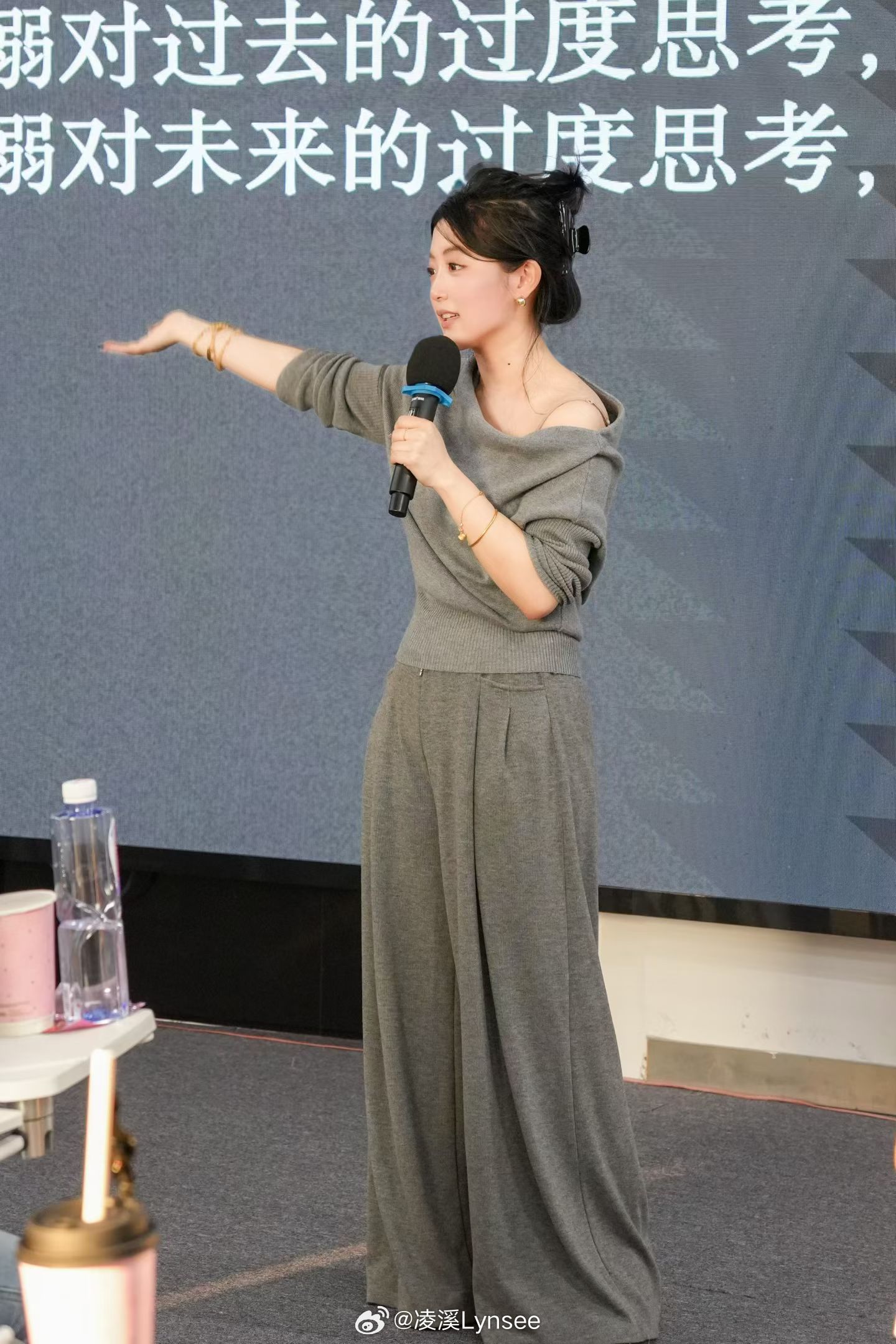 很多人以为做自媒体很难。其实很多女生天生就具备一个优势：表达！她们对生活有观察、