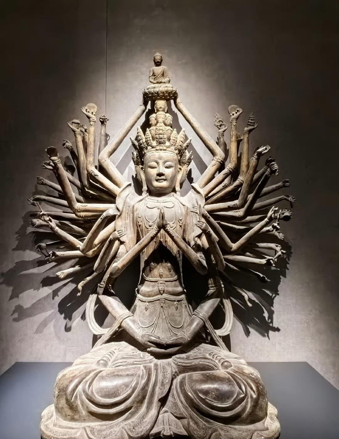 大号禁言两天了，微博没回复为什么禁言，究竟哪里违规。感觉新浪就是分个三六九等，像