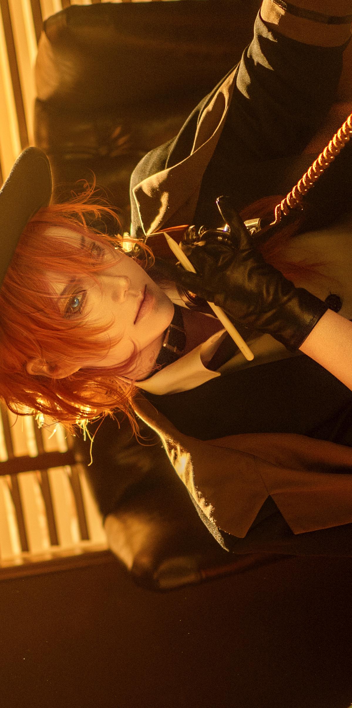 “嗯？抓到那个混蛋了！”。