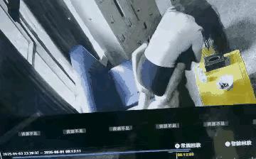 太危险了，后面窗户是打开的！

高层窗户