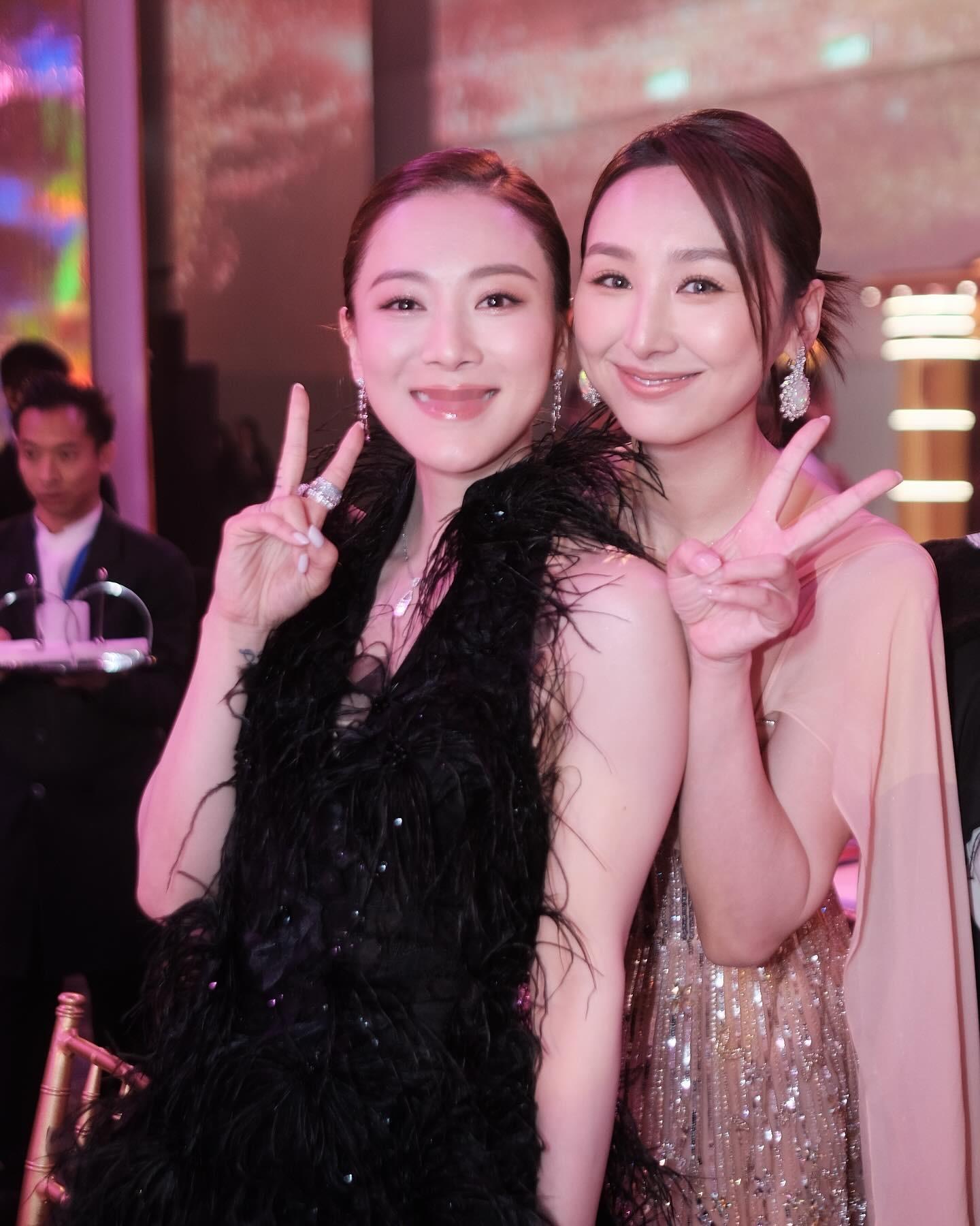 美女贴贴✨✨ 