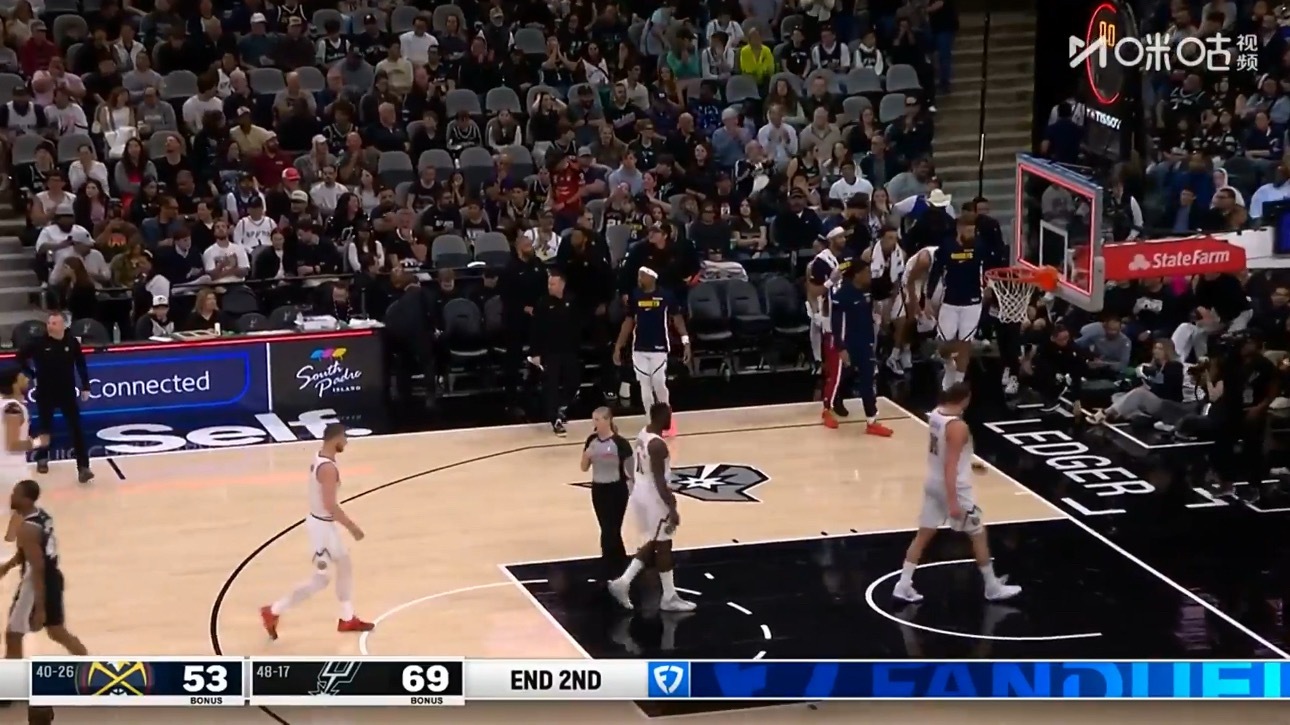 马刺半场69-53领先掘金16分，三分球27中11，助攻21比9。约基奇17分1