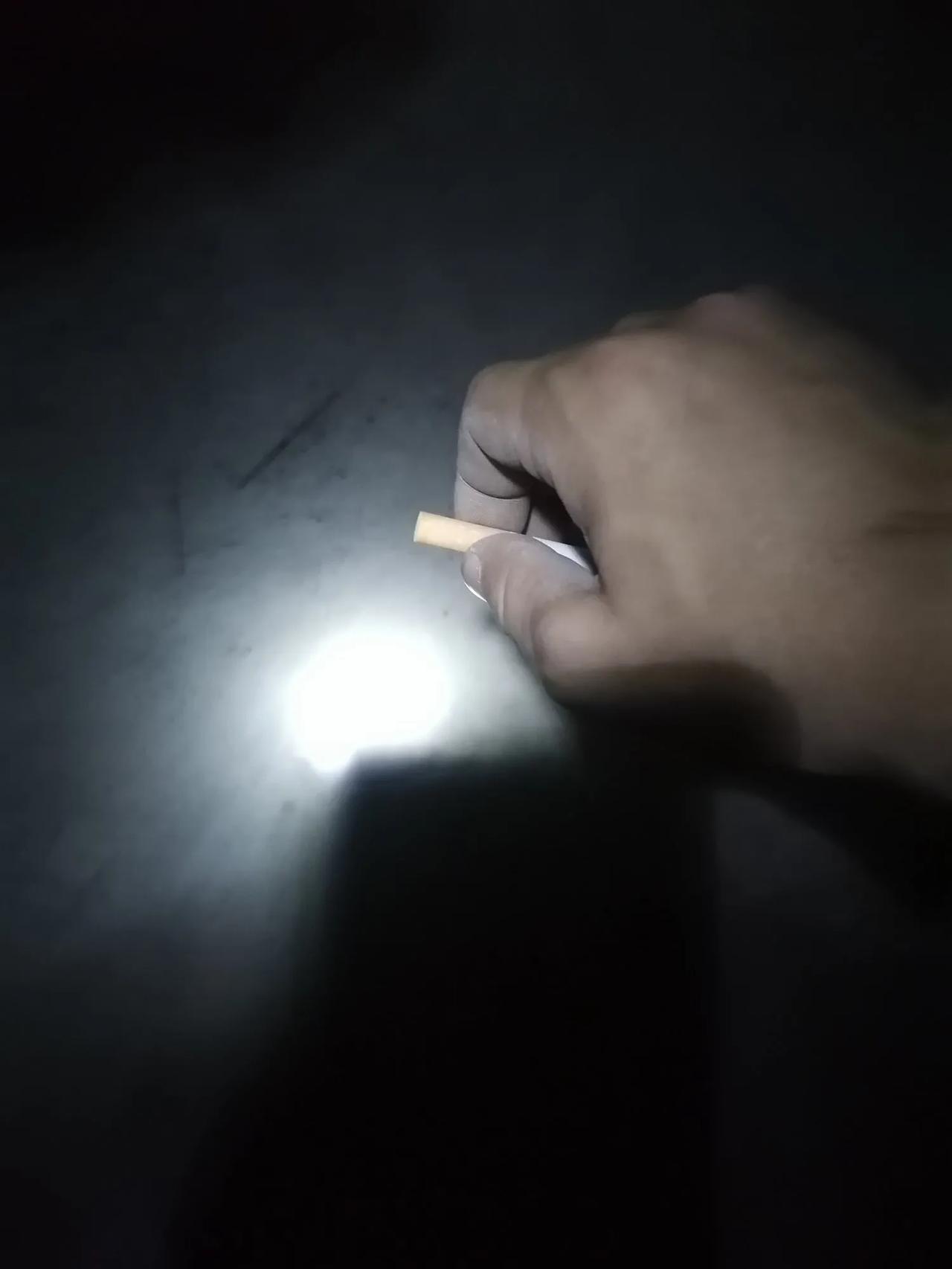 大家好，我是水电工星仔，工地人抽烟独有的姿势，你是这样吗？