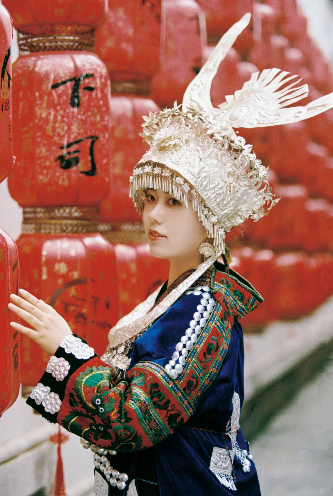 头顶银饰，环佩叮铛|苗服写真