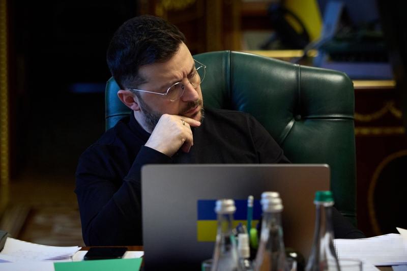 随着美俄“28点和平计划”曝光，特朗普威逼泽连斯基“一周内接受”。美俄两个超级大