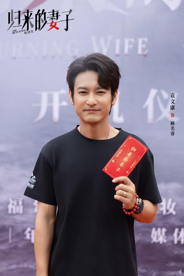 富家女被凤凰男吃绝户被拍出来了 简介里的信息量很大，但核心是女主归来反杀。这种爽