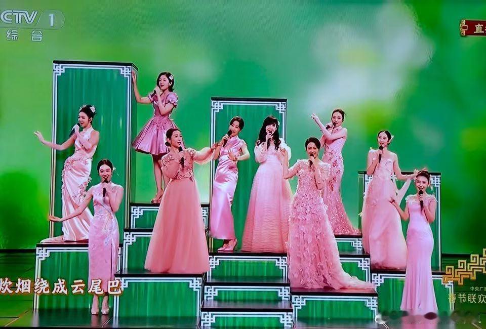 春晚女宝们都好美立春舞台好养眼 十位女神同台唱响《立春》，周慧敏、梁咏琪、刘敏涛