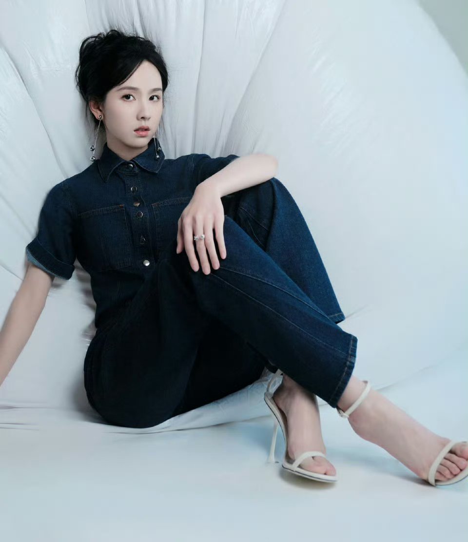 陈都灵好美的曲线