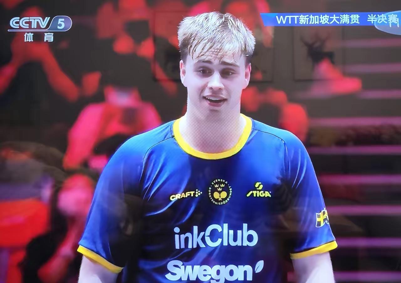 有人说，小莫能冲到世界第二，
得感谢雨果、感谢林诗栋、
感谢张本智和——其实错了