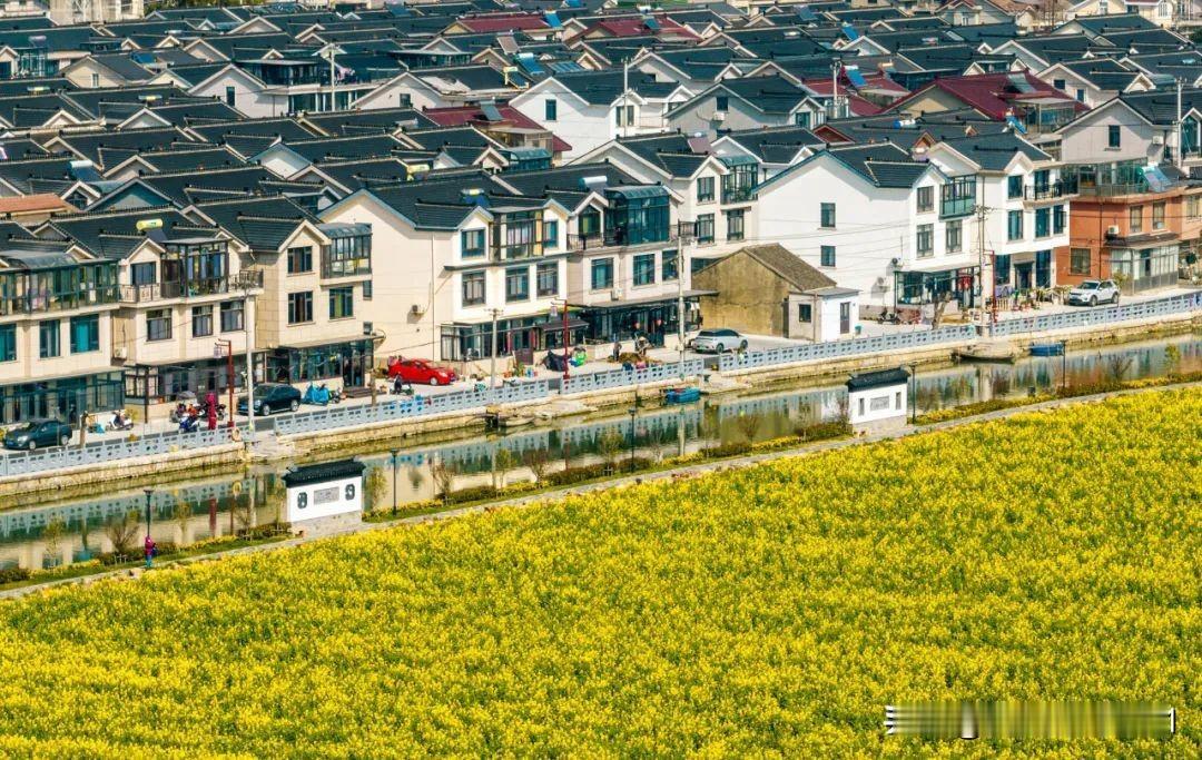 地名本义：因“岁得常稔”得名

常熟之名始于南朝梁大同六年（540年），当时分南