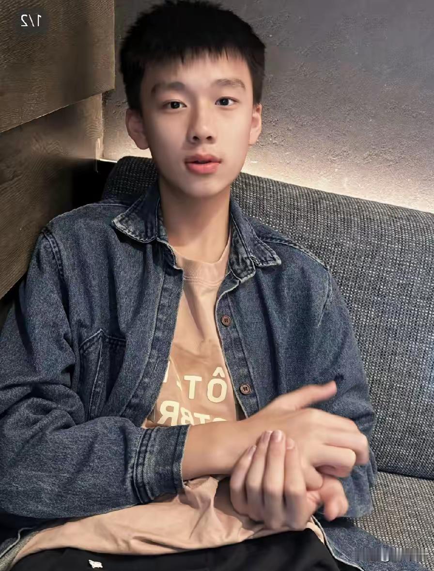 这是我的聋哑宝贝，09年的小牛娃，今年17岁身高一米7，虽不能言语，却格外乖巧懂