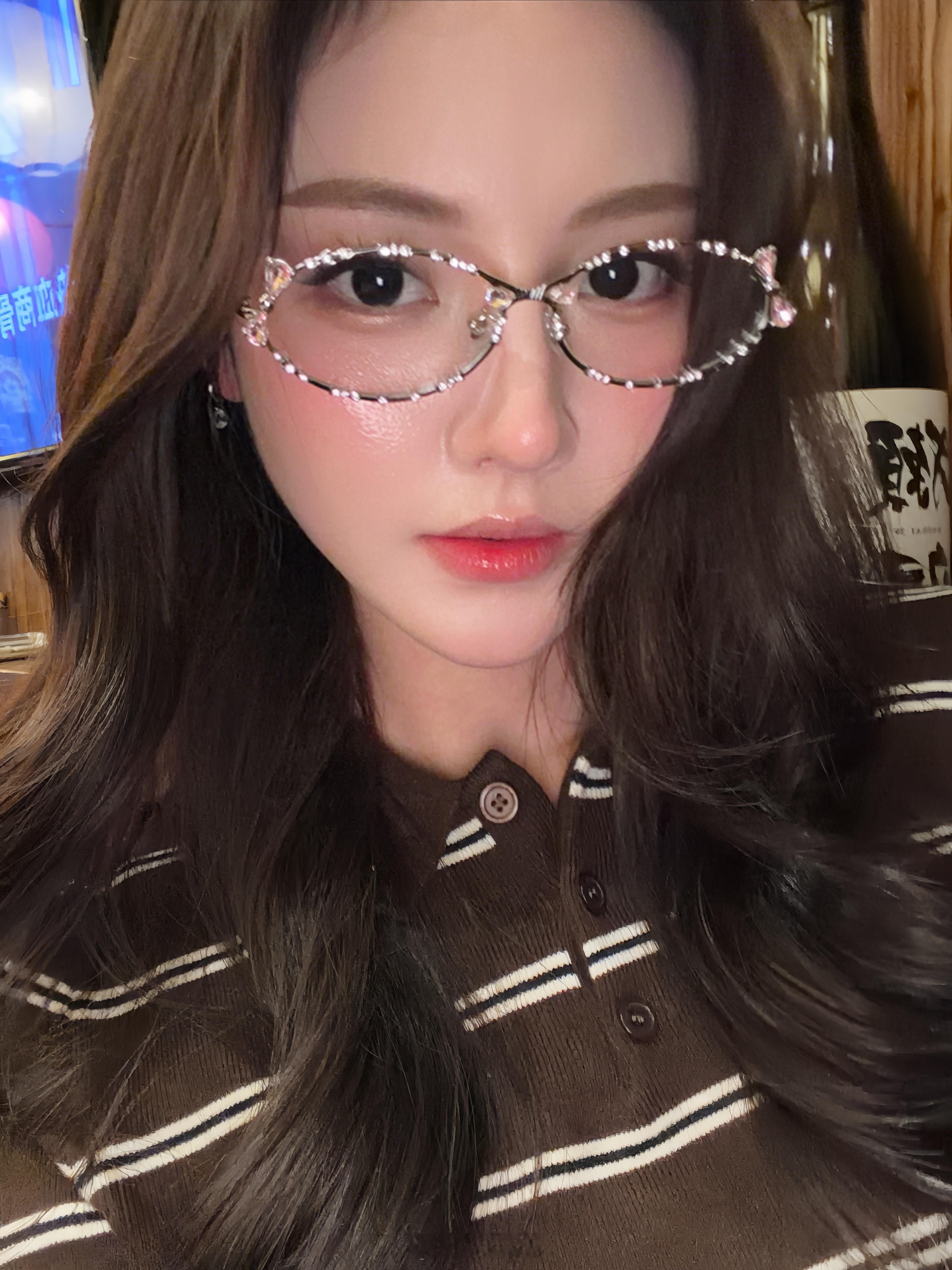 新眼镜៸៸᳐⦁⩊<៸៸᳐ ੭ﾞ🐾 