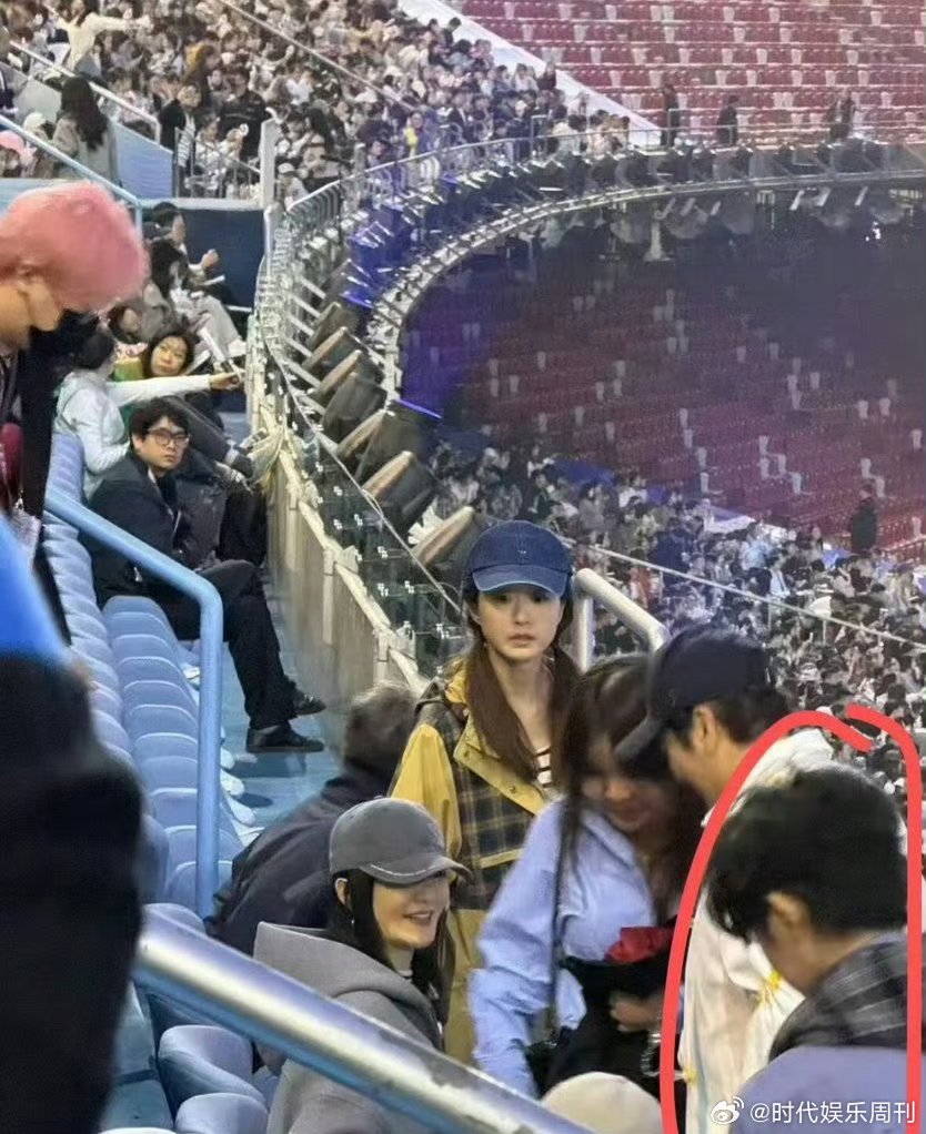张翅亲临张杰演唱会，卷发加持状态绝佳，粉丝激动：终于等到你，期待Vlog！张翅看