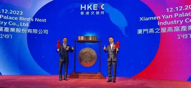 昨天，在历经5次冲击之后，燕之屋终于成功登陆港交所，成为“燕窝第一股”，但尴尬的