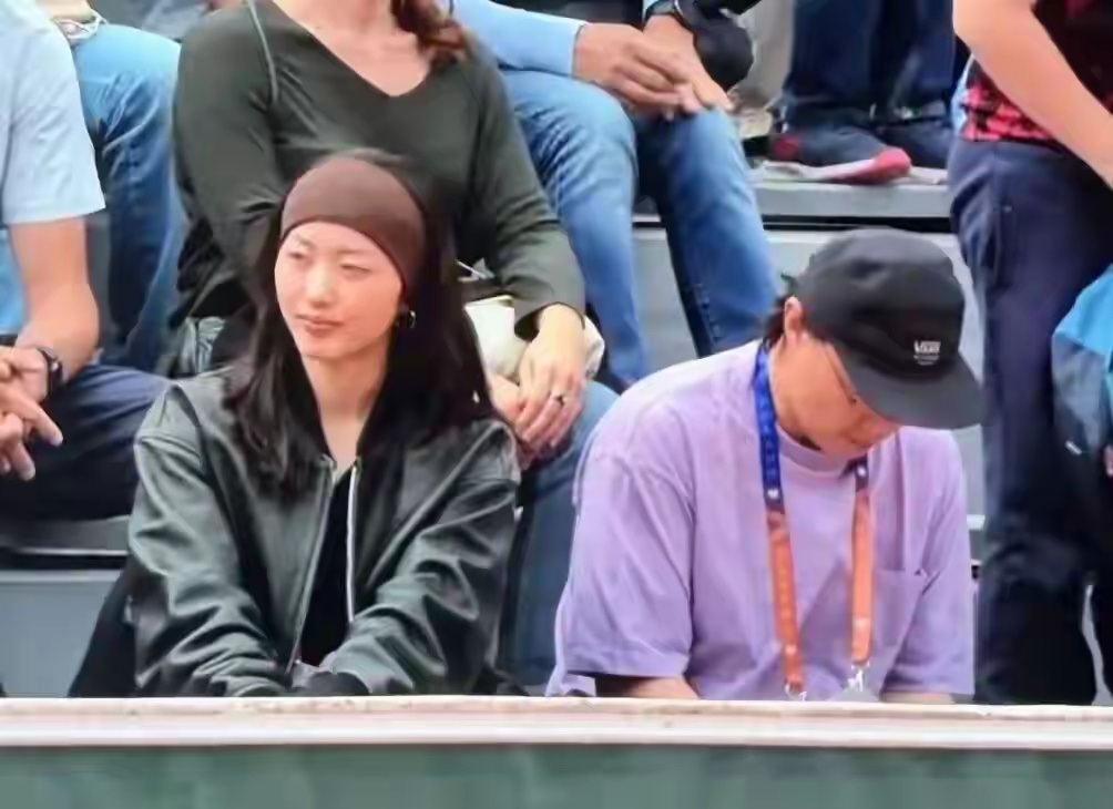 陈奕迅现身法网观众席第一排，为“准女婿”黄泽林加油，赛后与其拥抱；陈奕迅女儿4月