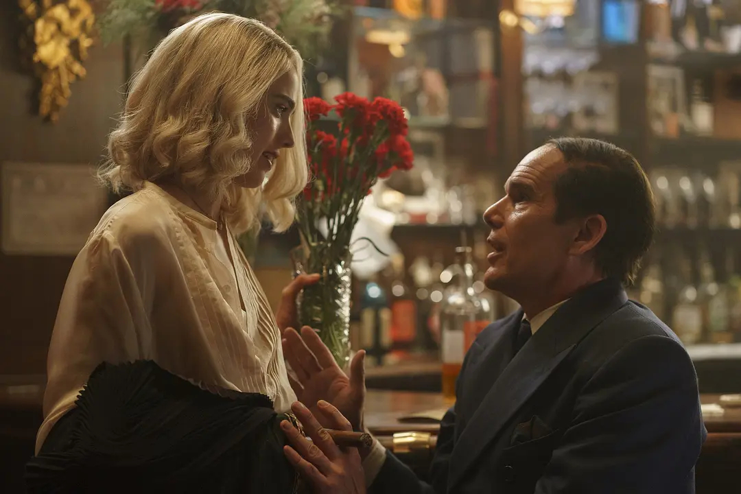 果然，伊桑·霍克说他为准备影片《蓝月亮》背台词背到崩溃。看的时候就觉得这片他的台