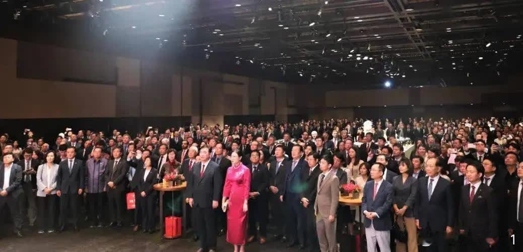 特朗普骂尼克松打开了中国的大门，骂卡特与中国建交，骂克林顿让中国加入世贸组织，骂