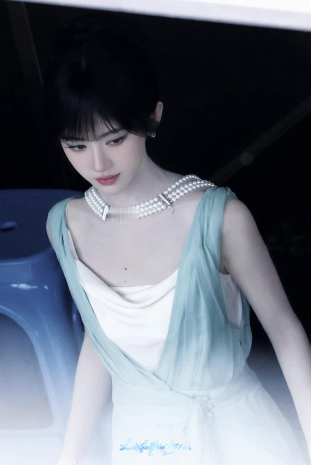 鞠婧祎[超话]鞠婧祎苏绿夏 高定夏！ ​​​