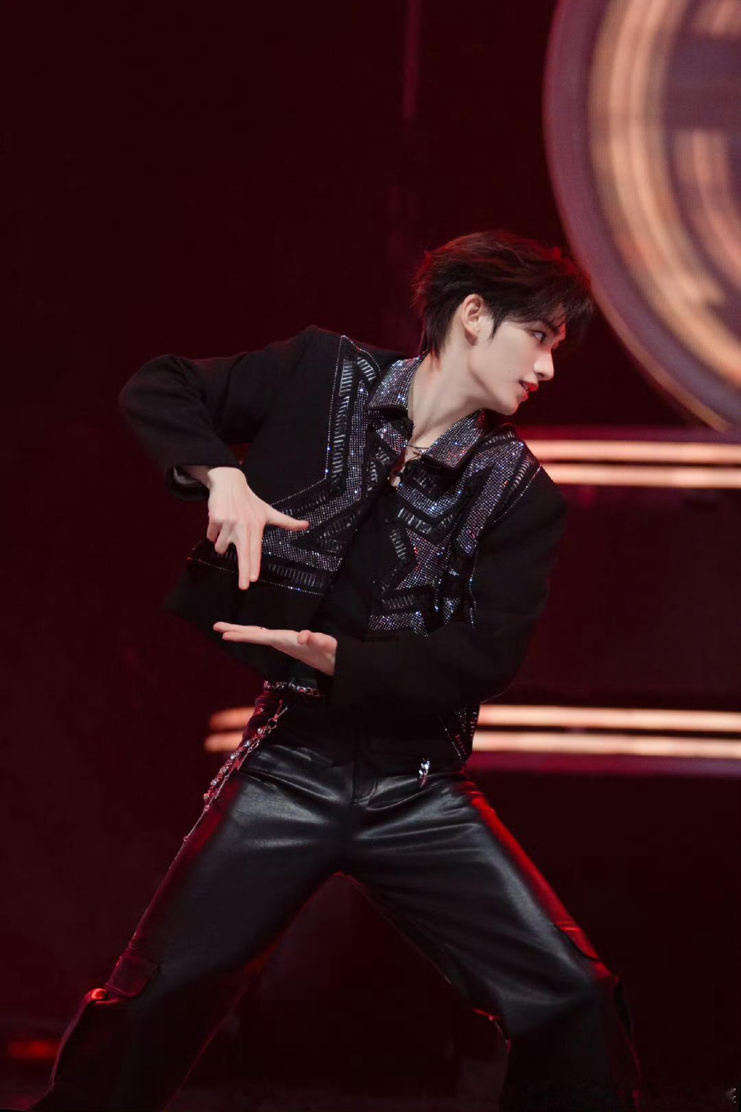 丁程鑫说我不是地枭，那这个被怀疑，心虚到啃手指的小丁究竟是怎么回事呢？！迫不及待