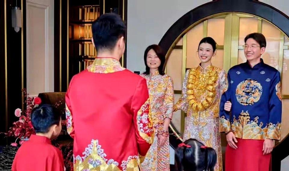 果然四太看上的媳妇，就得被四太宠着，格局打开是个好婆婆，奚梦瑶也是个孝敬又懂礼的