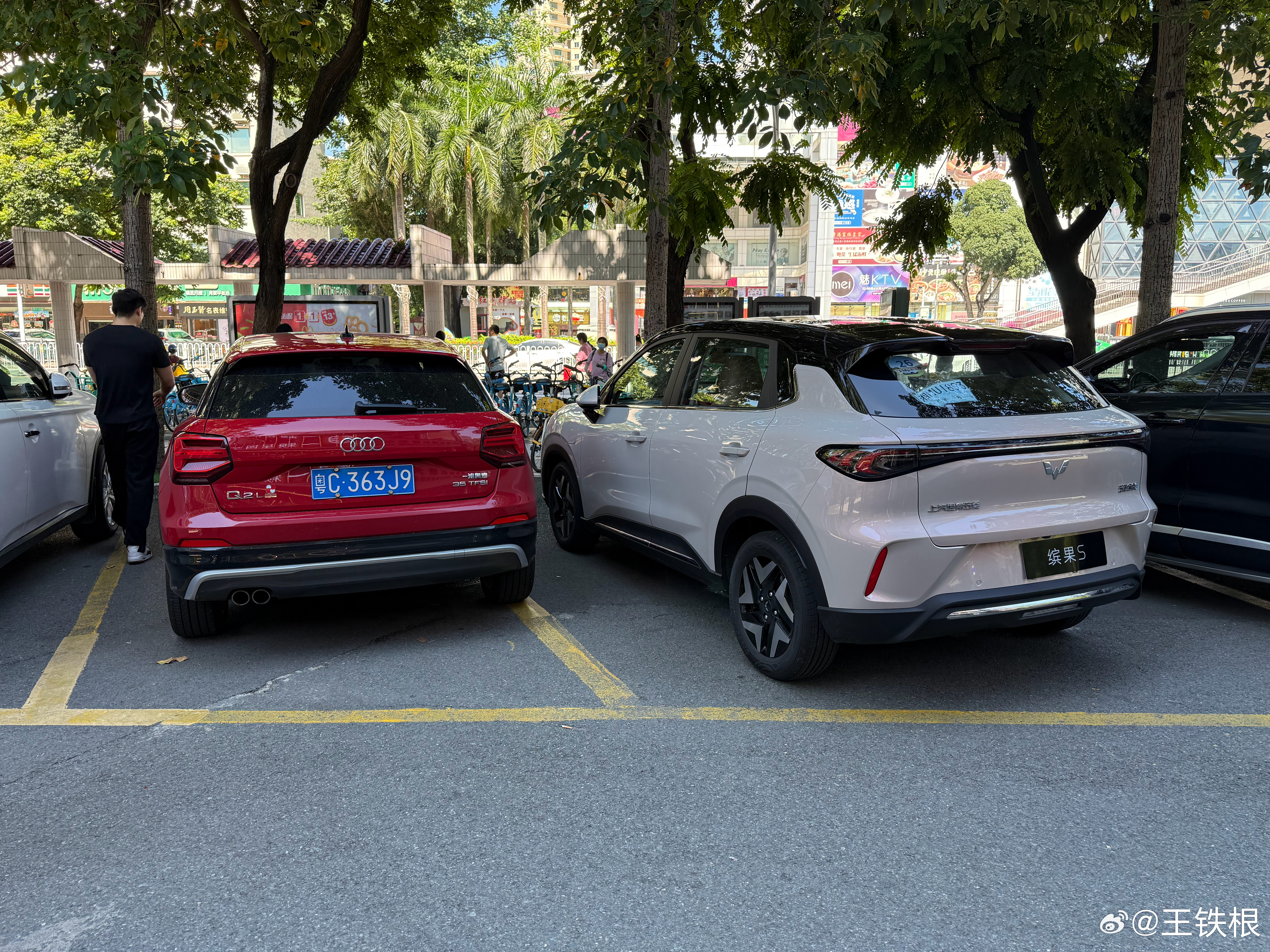 奥迪Q2，一直以来也是精品SUV，24款指导价二十多万元，25款降价了，十七八万