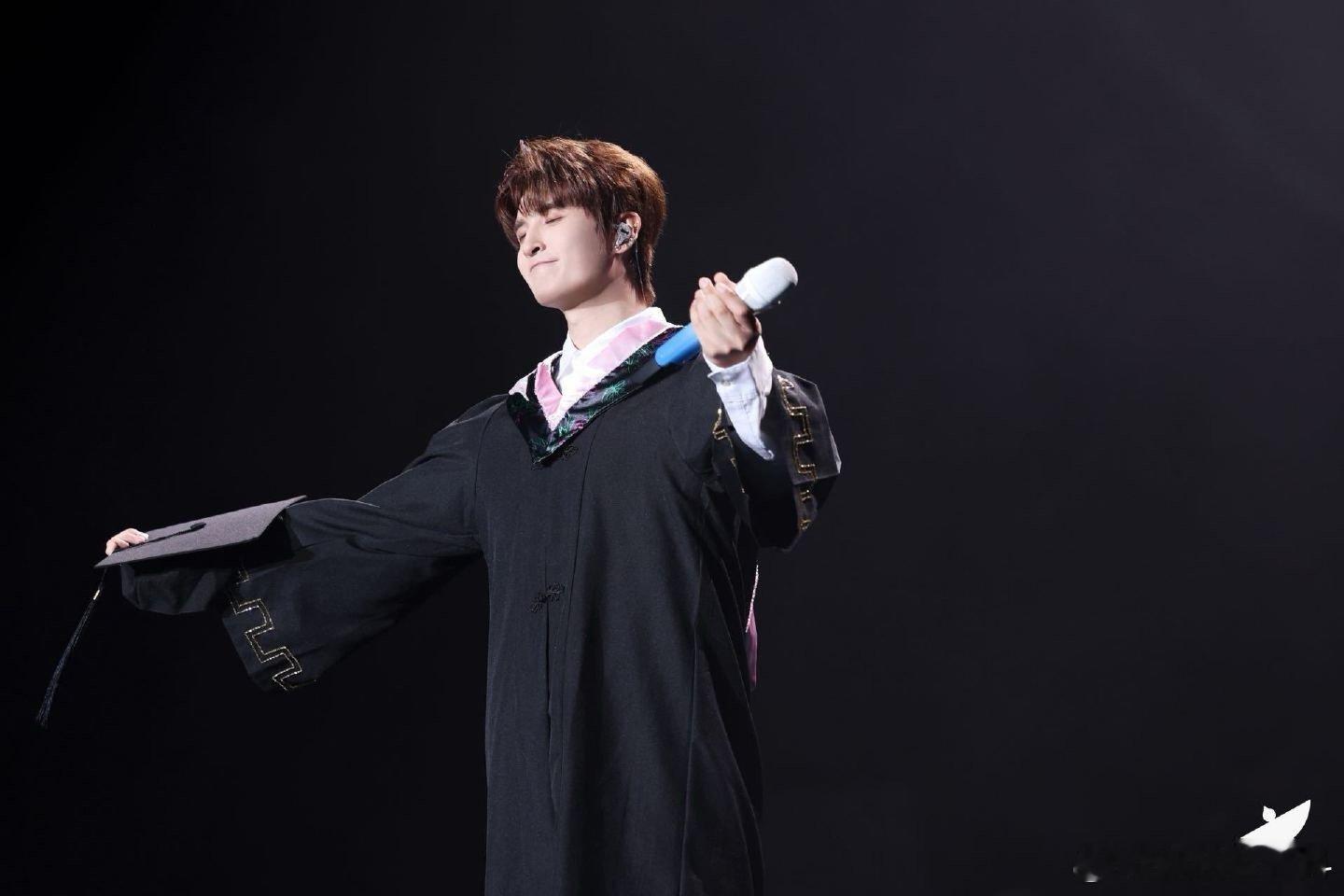 蒋龙会循环播放张远的哼 蒋龙这段清唱我循环了！在节目里聊喜欢的歌就哼《哼》，歌词