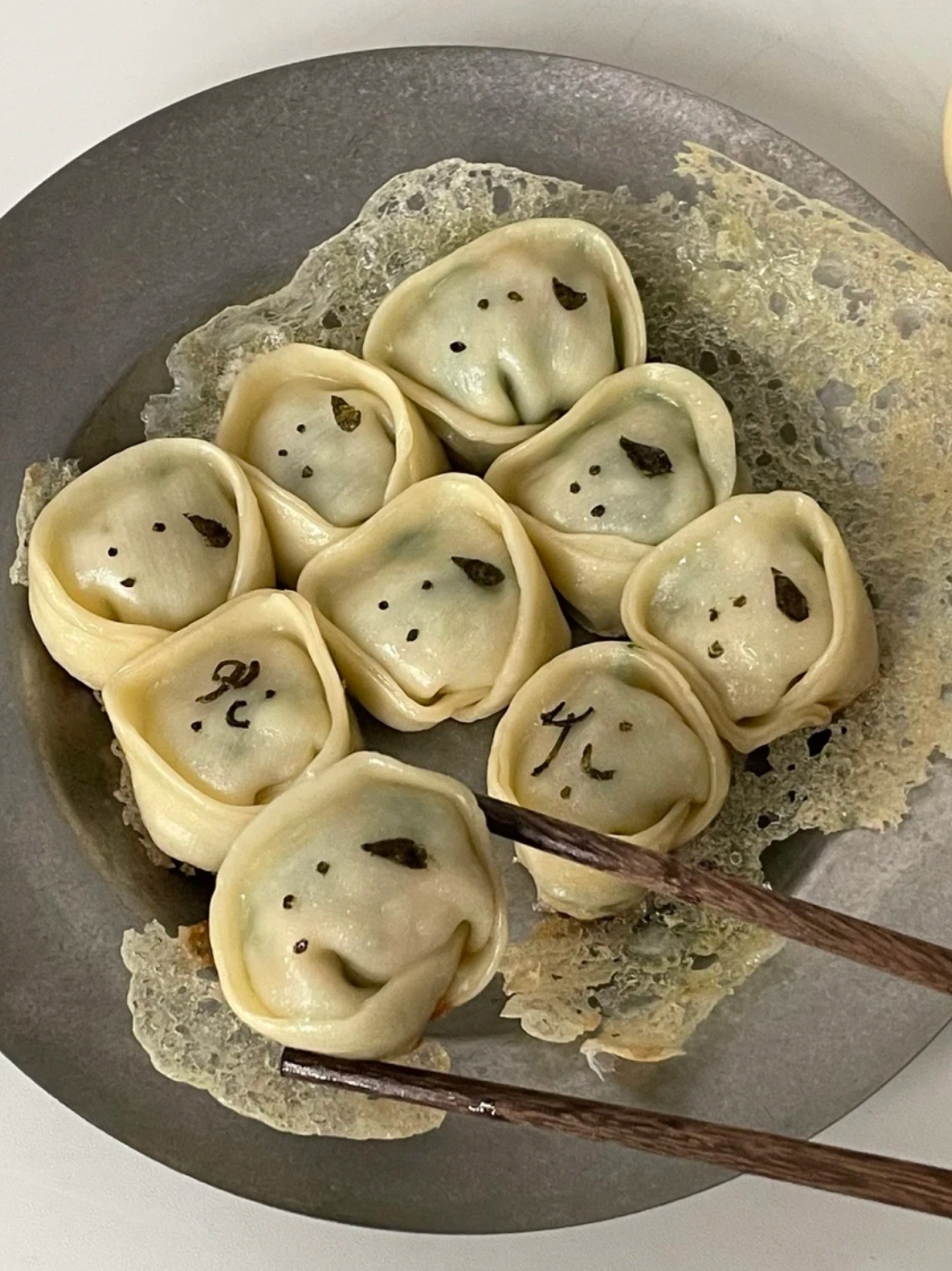 #包饺子进化到这种程度了吗# 现在饺子届也开始搞科研了吗？这么可爱谁舍得吃啊！ 