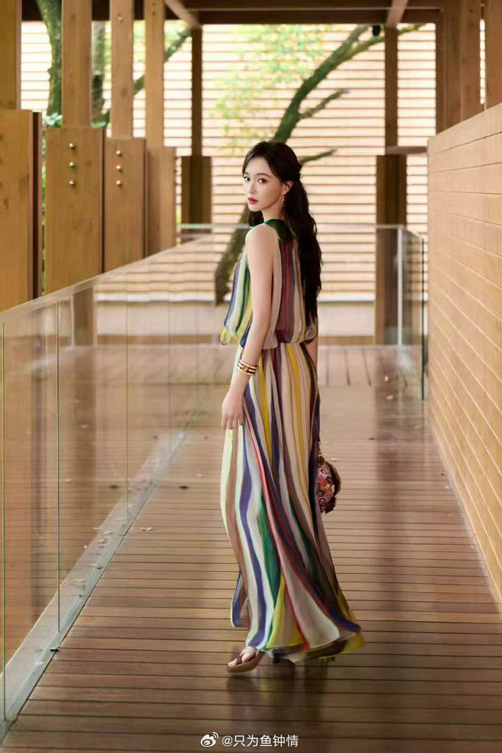 唐嫣孟子义何与活动生图唐嫣孟子义何与活动状态  唐嫣孟子义同框，一个是甜姐一个是