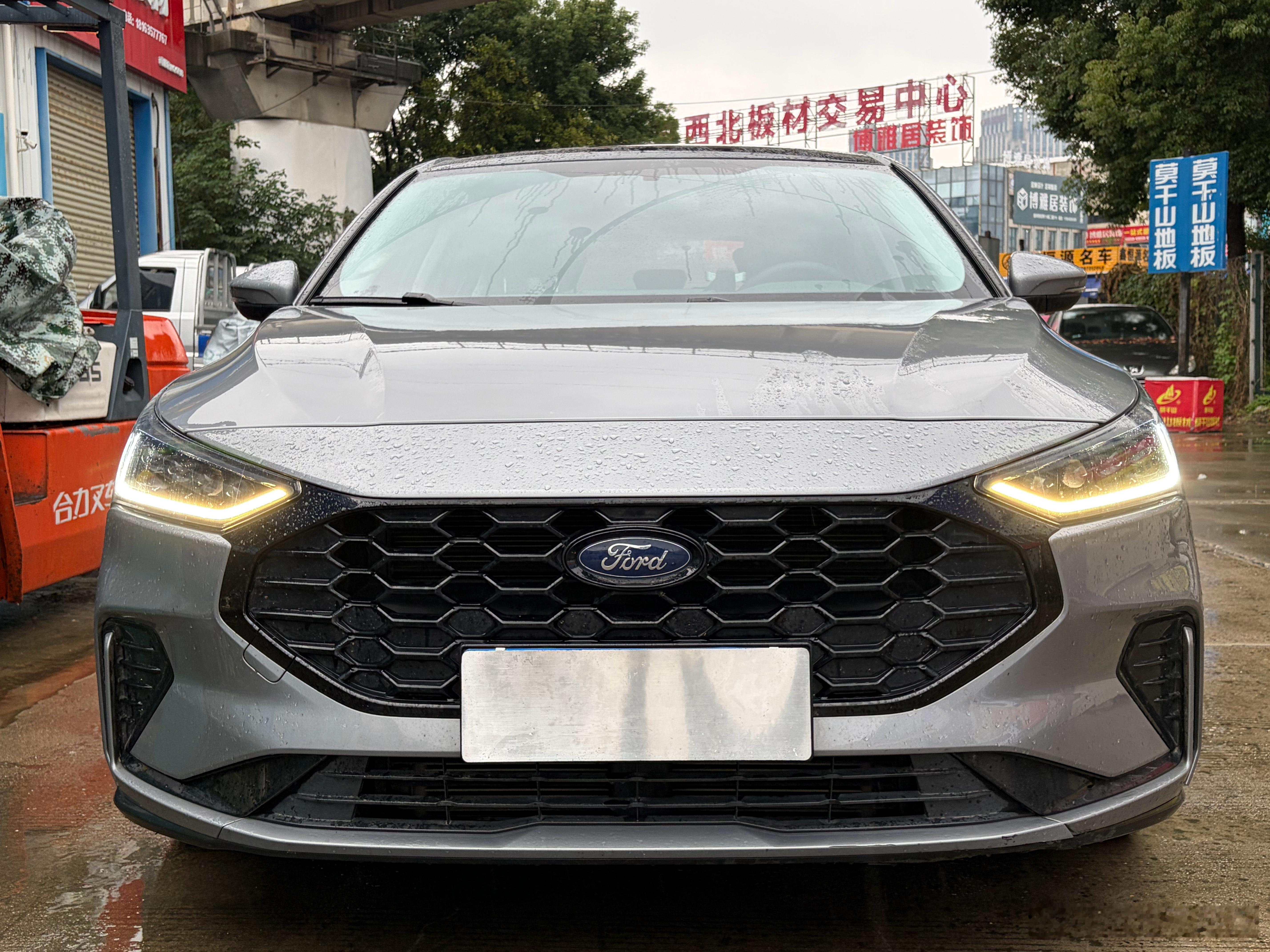 福克斯已售下架虽然没有达到预期但是年底12月了不想再压了这种准新车对年份比较敏感