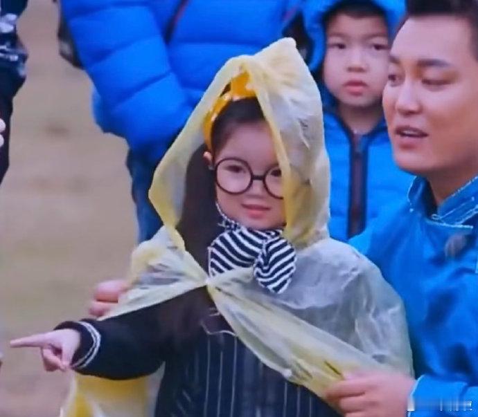 阿拉蕾长这么高了 温柔的十年成长！阿拉蕾认真研究陆地航母飞行汽车，专注可爱，和小