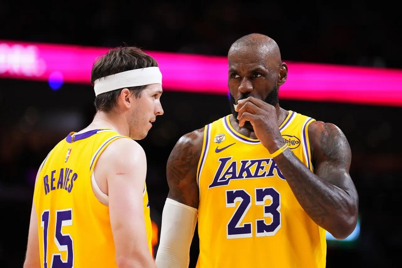 里弗斯：大哥，你又把最老三双刷新了
詹姆斯：我本是辅助
里弗斯：今天来打野
詹姆