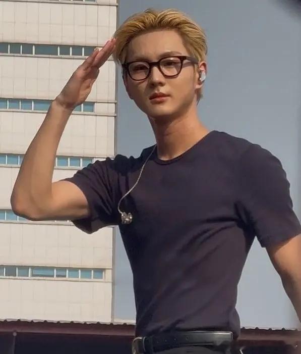 【一克拉】感觉田柾国多了一点男人味后更俊美了是我的错觉吗？ ​​​