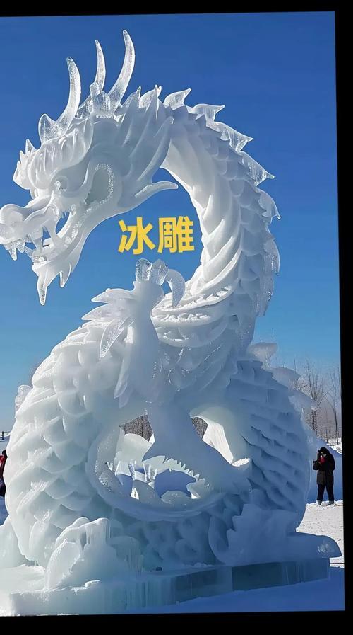 哈尔滨冰雪大世界今年再度“整活”，将网友脑洞化为现实！521米“长城版”冰滑梯如