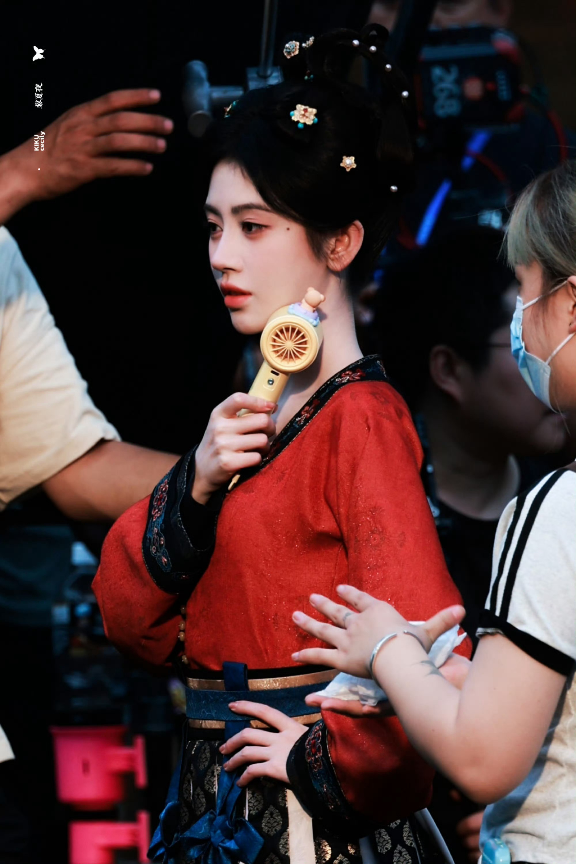 鞠婧祎韩小美 jjy鞠婧祎金钱堡垒 𐙚˙⋆.˚  我的世界本是暗淡无光 直到你