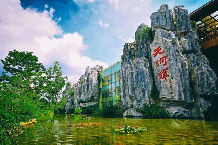 当全国多地六月就开启“蒸笼模式”，贵州却把“天然空调”开到了23℃，这背后既是地