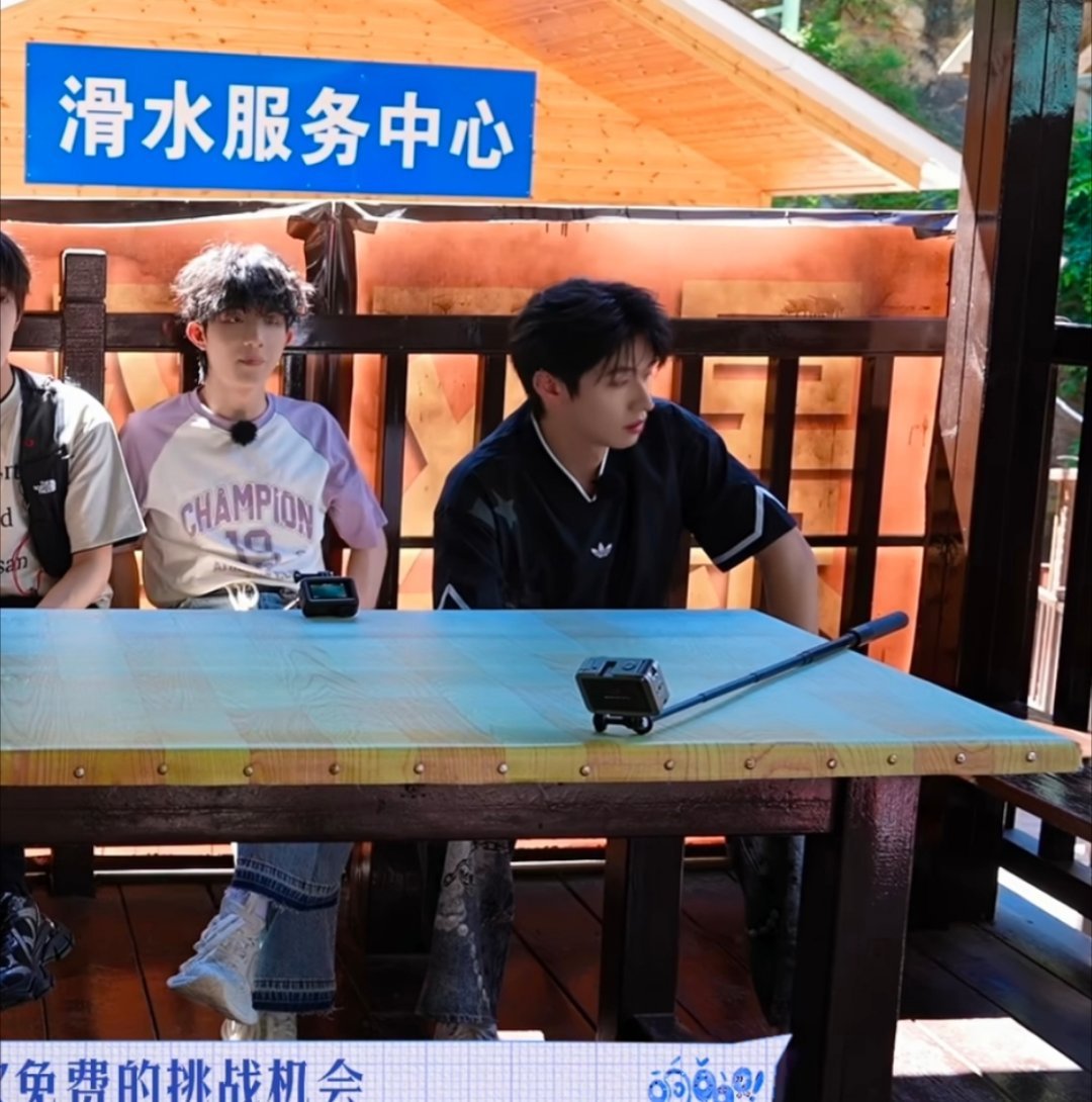 好分明的坐姿 