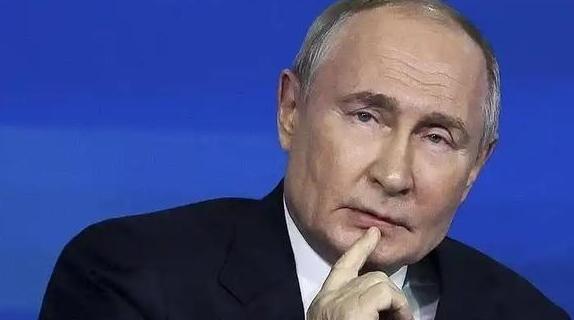 美国记者询问普京：如果中国收复台湾，俄罗斯会不会插手，普京的一番话直接让这位记者