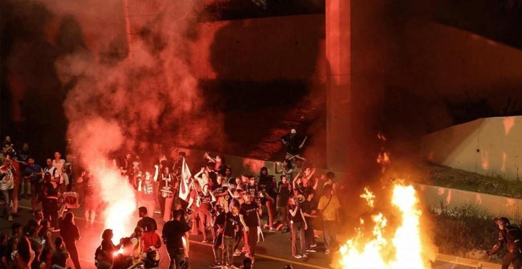 中东战火再起，导弹划破长空，叙利亚梅泽街区的硝烟弥漫。究竟是什么点燃了这片土地的