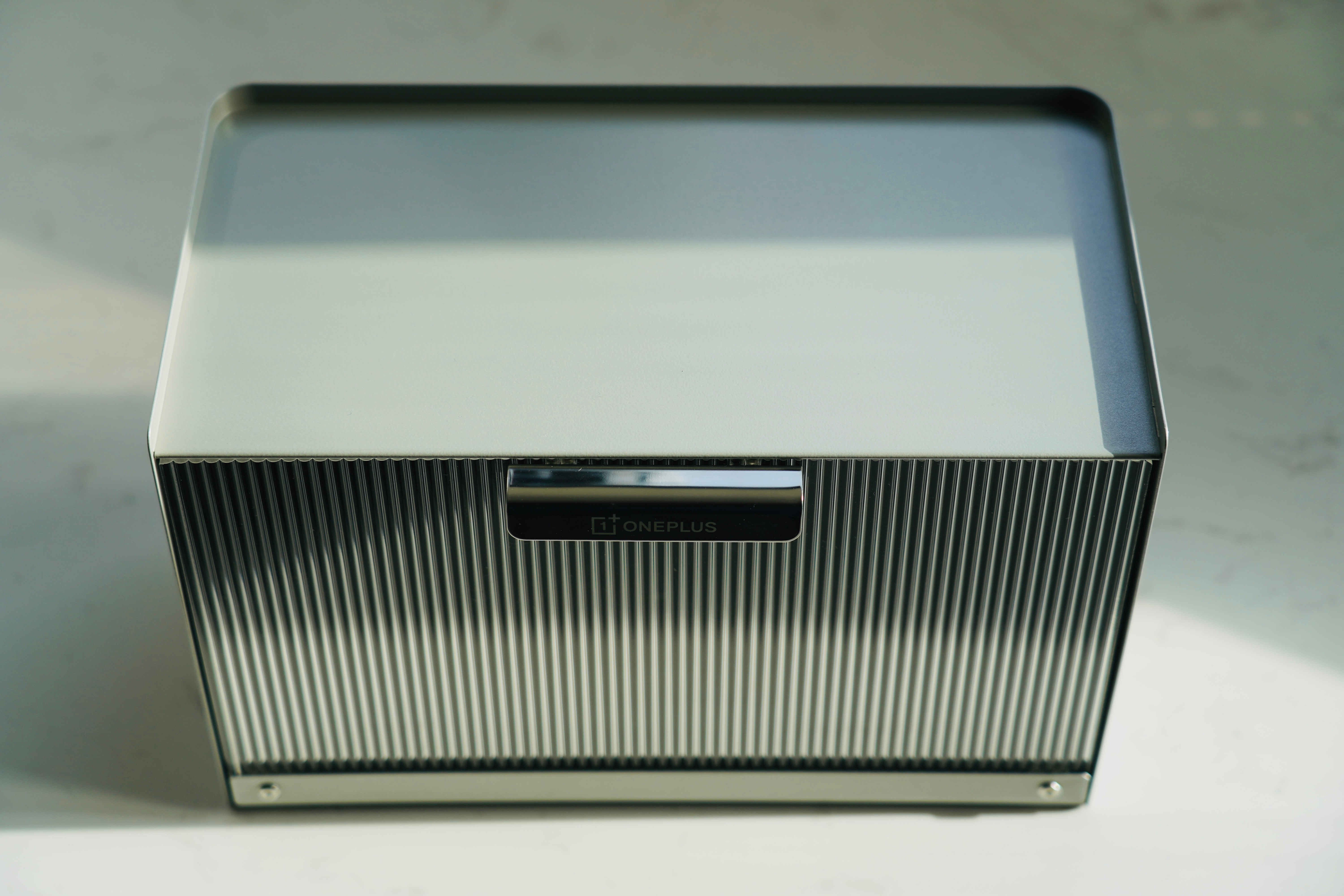 一加Ace6T正式官宣，12月3日在杭州发布！邀请函很精致，金属质感看着很高级，