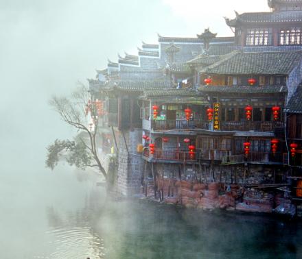 这所学校出来的孩子，进中国电信、中国移动、中国联通，那真不叫找工作，叫“回单位”