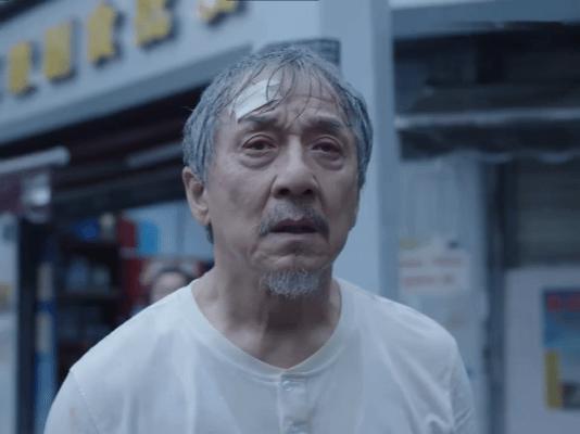 成龙彭昱畅别刀了我自己哭 看完《过家家》只有一个感想：我的眼泪不值钱！成龙和彭昱