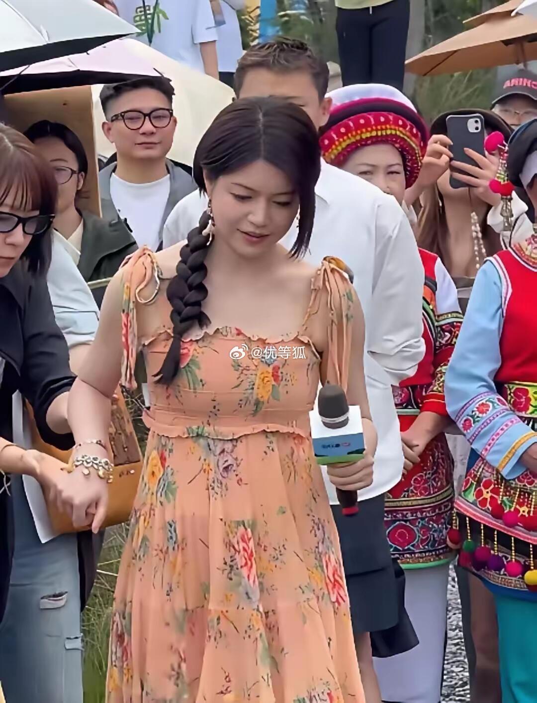 陈妍希这假发也太假了吧 