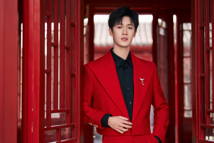 王安宇、李昀锐笑妃哭妃春晚后台合影📸 