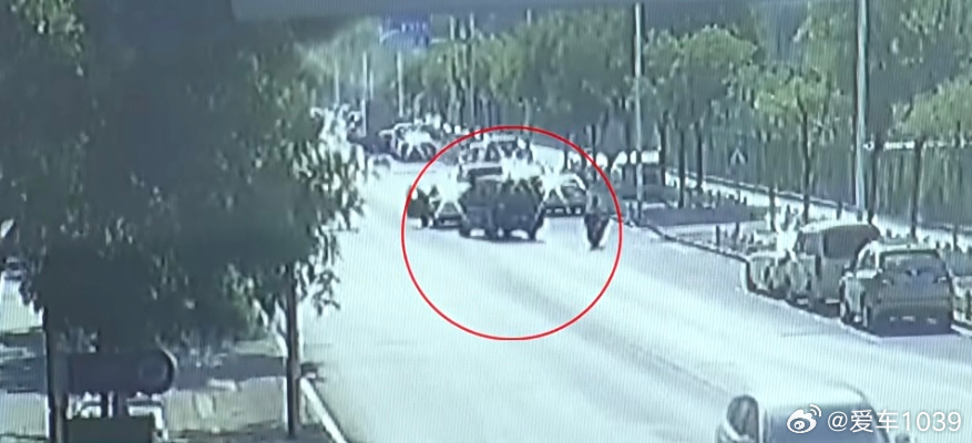 【爱车安全贴士 北京街头两车发生剐蹭，一驾驶员情绪激动当场猝死，家属向对方索赔7