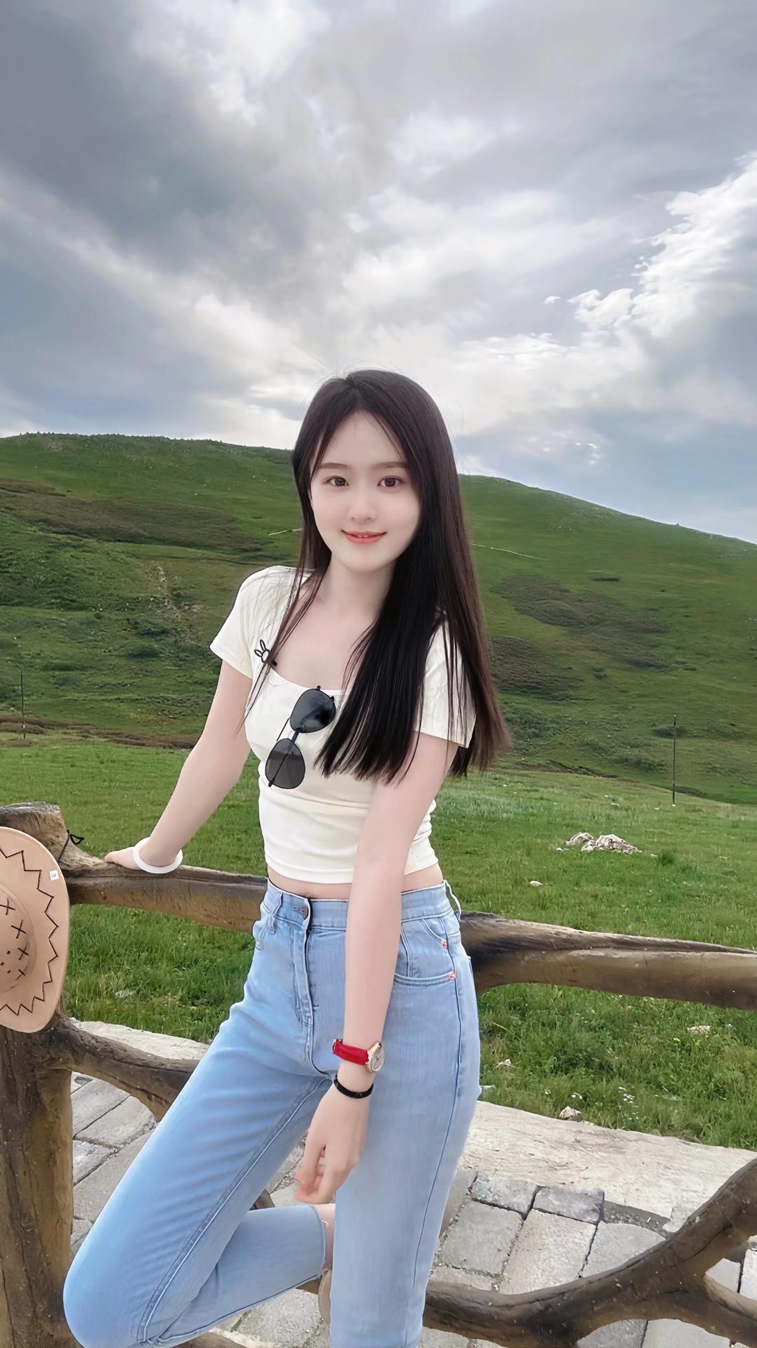 总要去一趟敕勒川高山草原，感受一下旷野上的风