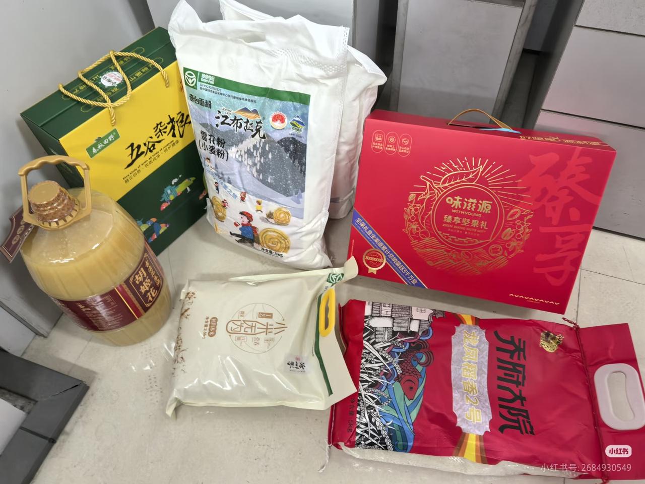 你们发现没有？现在大环境不好，好多单位都不举办年会了，辛辛苦苦工作一年，连团年饭