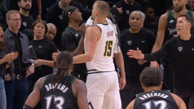 在森林狼主场112-96大胜掘金的比赛，森林狼扩大总分3-1领先夺得赛点。在比赛