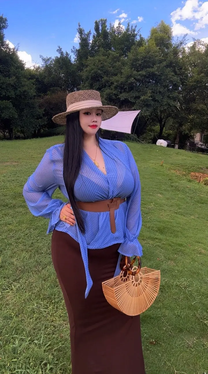 你手上的青筋 走路的姿势 说话的语气 我一直记着 直到这些出现在别人的朋友圈”